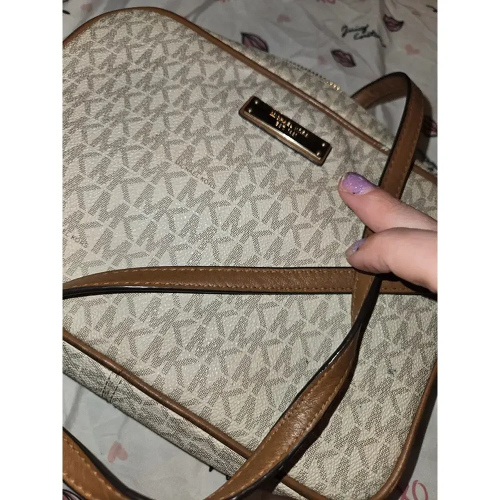 Michael Kors Jet Set Crossbody bag in vanilla monogram